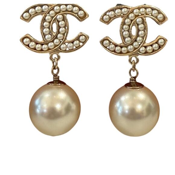 Authentic CHANEL Faux Pearl drop post COCO Marc earrings*Gorgeous*BOX*A14S - Picture 1 of 5